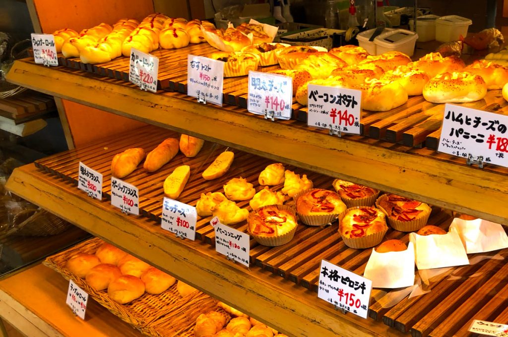 ドルフのパン　陳列　惣菜系
